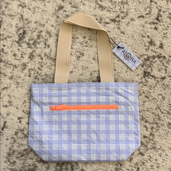 Aloha Collection Hello Kitty Palaka Mini Tripper NWT - Picture 2 of 7